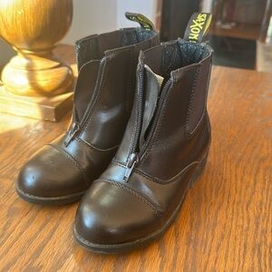 Kids size 1 Saxon zip up paddock boots